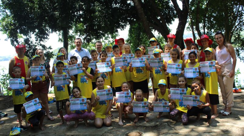 Assistência Social e Companhia de Bombeiro Militar formam 60 novas crianças no “Projeto Golfinho” em Mondaí