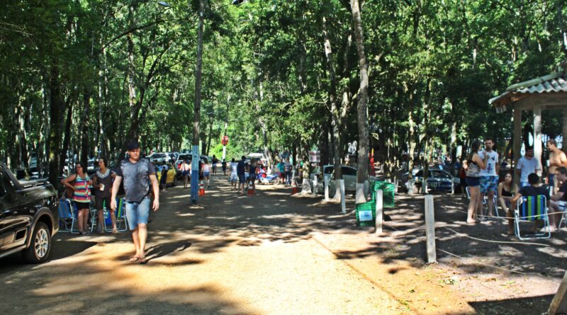 Abertura da Temporada de Verão reúne Centenas de Pessoas na Área de Lazer