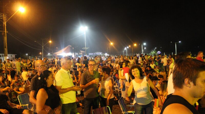 Show da Virada é sucesso total e reúne multidão na Área de Lazer de Mondaí