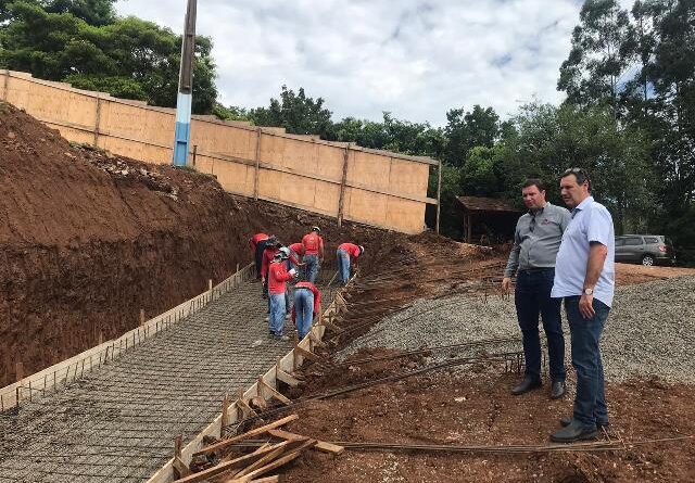 Prefeito Valdir Rubert acompanha obras da Nova Praça do Porto