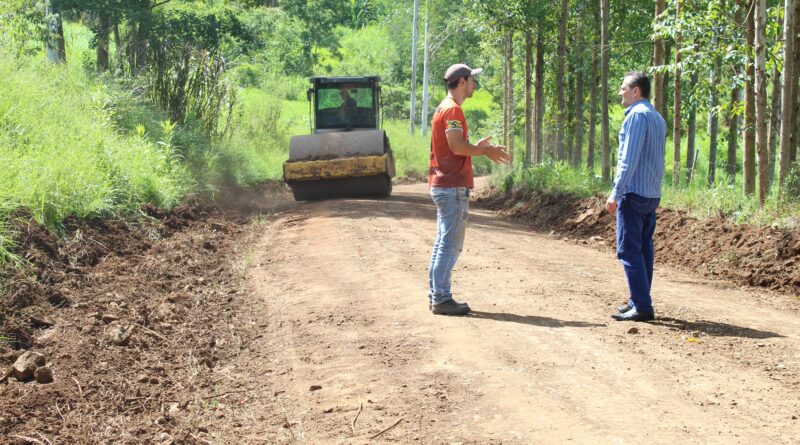 Governo de Mondaí segue com obras de melhorias nas estradas do interior