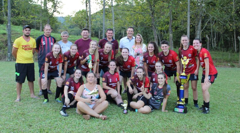 Esporte Clube Flamengo de Catres conquista o 1º lugar no Municipal de Futebol Suíço categoria feminino livre