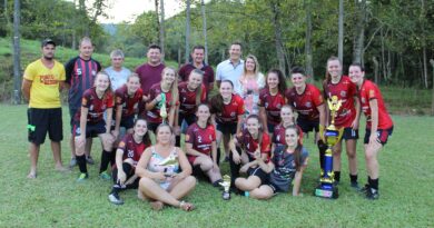 Esporte Clube Flamengo de Catres conquista o 1º lugar no Municipal de Futebol Suíço categoria feminino livre