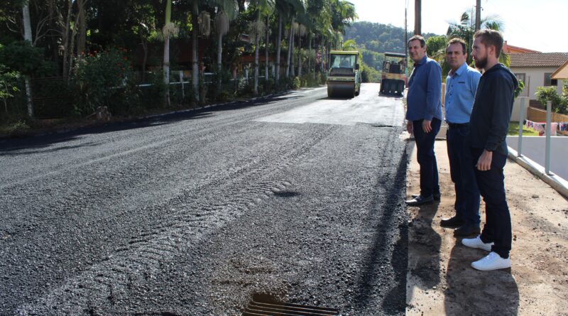 Governo de Mondaí realiza Asfaltamento de novas ruas