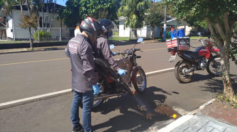 Vigilância Sanitária realiza dedetização nas bocas de lobo em Mondaí