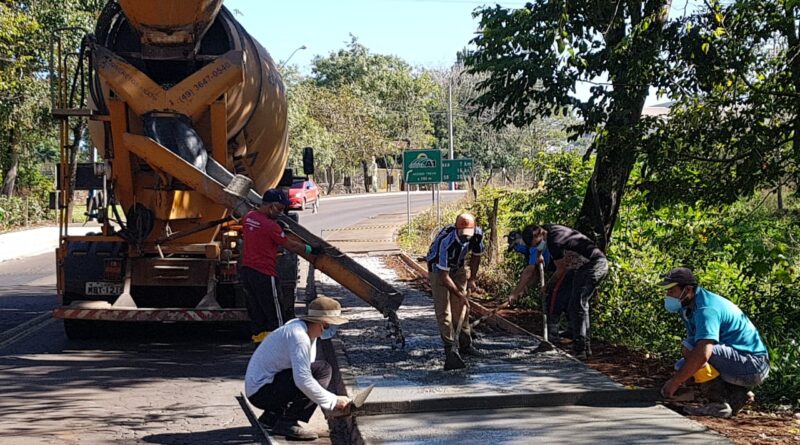 Governo de Mondaí realiza reestruturação da Calçada próxima à Ponte sobre o Rio Antas