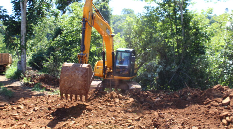 Governo de Mondaí segue auxiliando os produtores rurais do Município