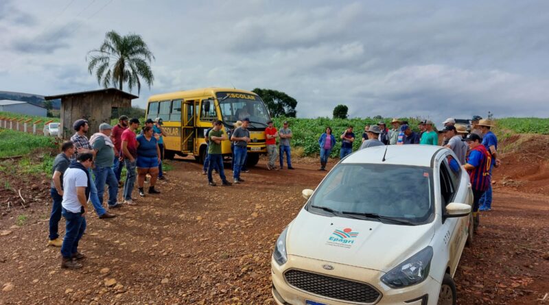 Os presentes participaram do Dia de Campo.