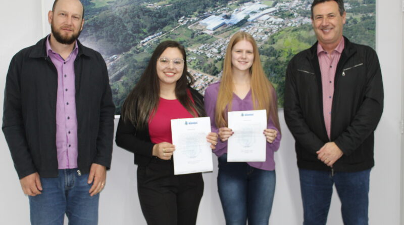 Jéssica Vanessa Hammes e Stefani Allebrandt Luedke nomeadas para o cargo de Assistente Administrativo de 40 horas.