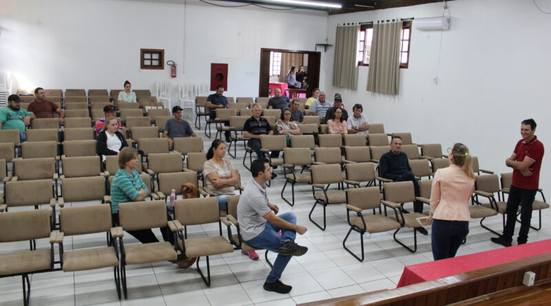 Assembleia Geral para aprovação do Estatuto da Associação de Feirantes.