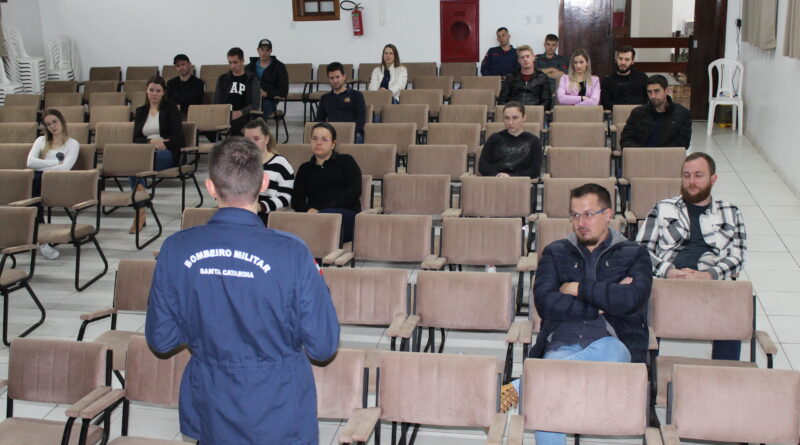 Reunião promovida pelo Corpo de Bombeiros Militar de Santa Catarina (CBMSC).